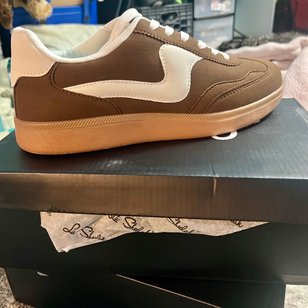 Brown and White retro sneaker Design